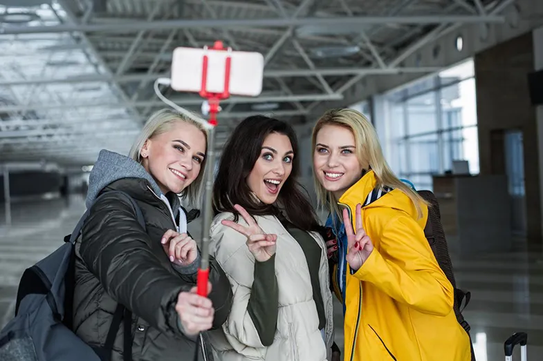 airplane-selfie-stick